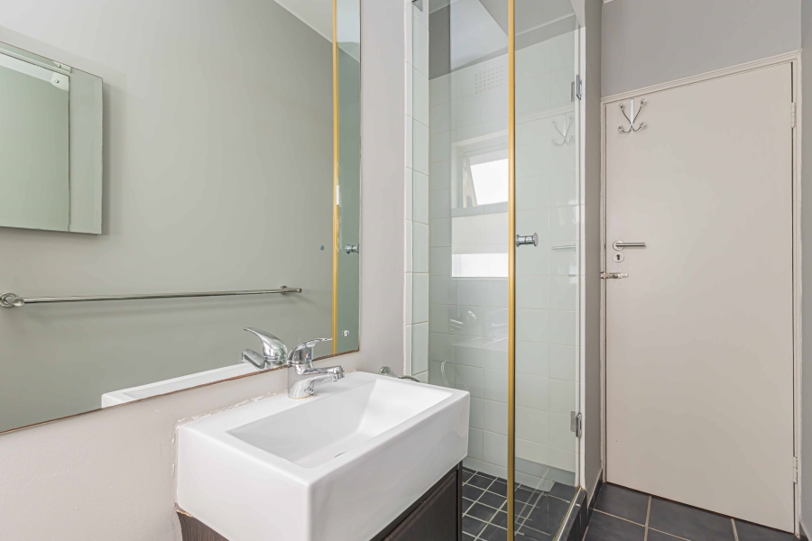 To Let 2 Bedroom Property for Rent in Sea Point Western Cape